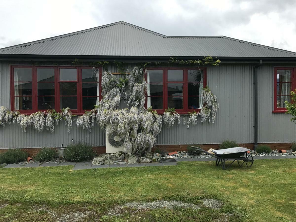Batch With A View Villa Te Anau Exterior photo