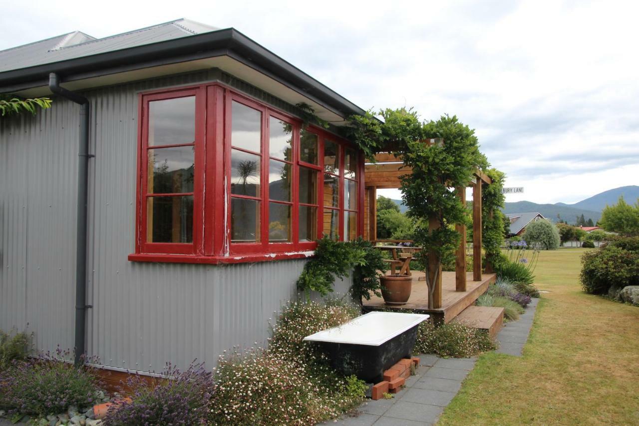 Batch With A View Villa Te Anau Exterior photo